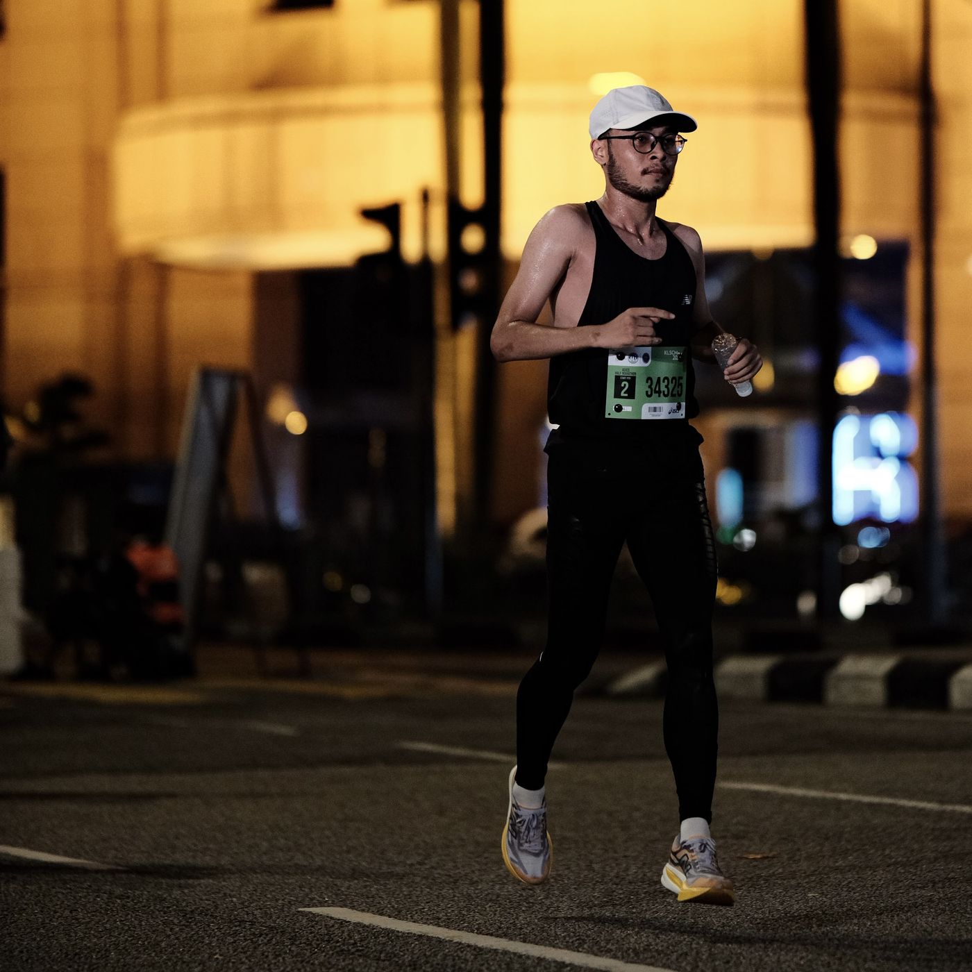 Haziq mid-race under city lights at KLSCM